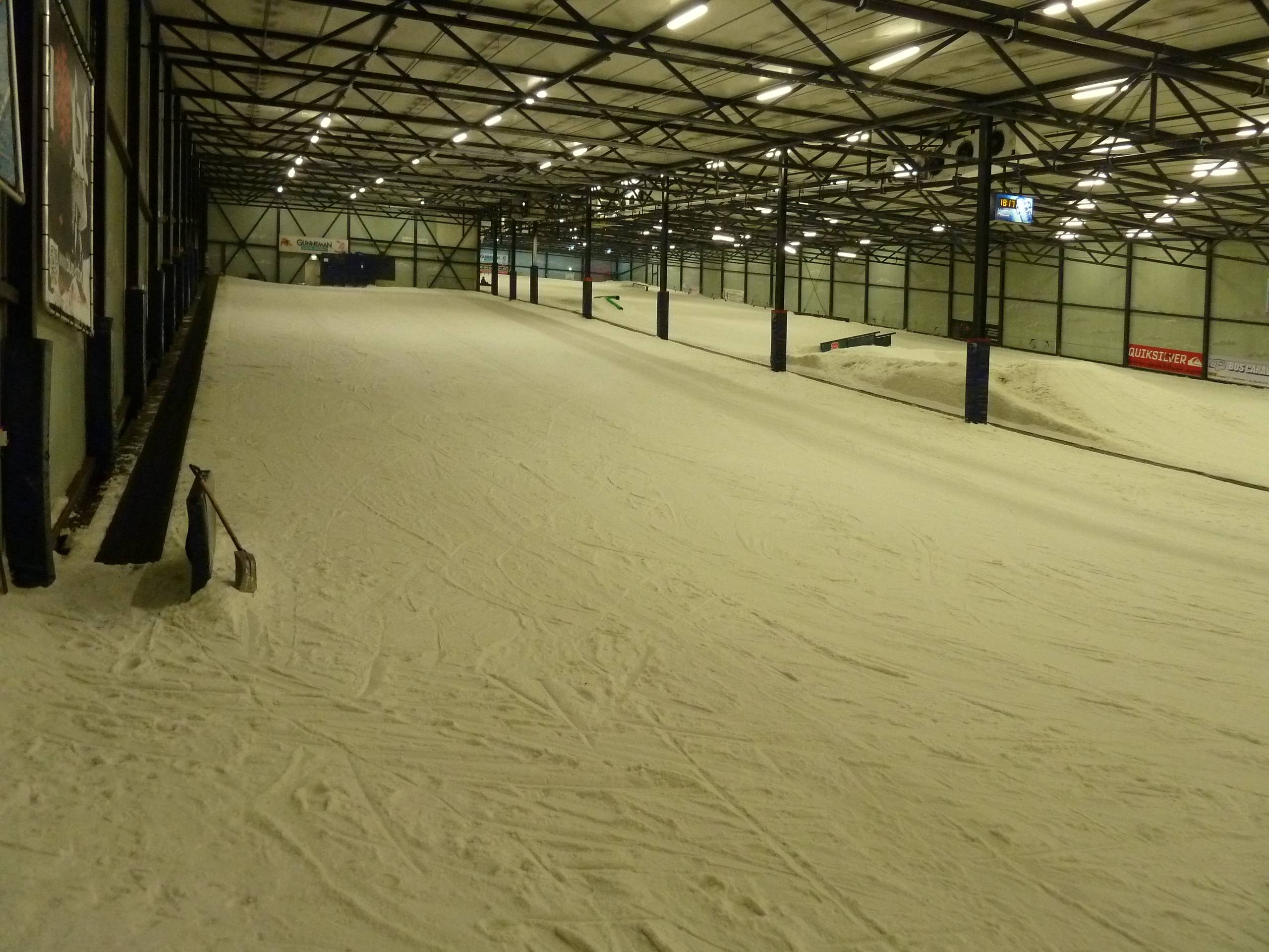 Indoor ski area Montana Snowcenter trail map